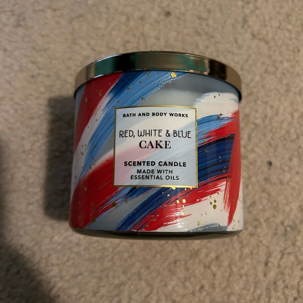 NEW Bath and Body Works Red, White & Blue Cake 3-Wick Candle